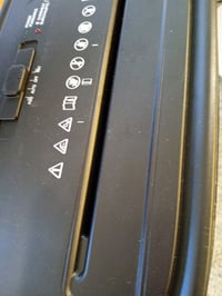 Amazon Basics uništavač dokumenata s poprečnim rezanjem, 12 listova, 22,7 l, crni — neispravan, za dijelove: oštrice se ne vrte (stanje: vidi 2. sliku) 3