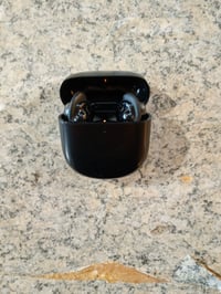 Căști wireless Bose QuietComfort Earbuds II cu anulare a zgomotului prin Bluetooth — fără dopuri, bandă de susținere și cablu de încărcare (stare: vezi a doua imagine) 2