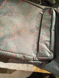 Skladací nákupný vozík s chladiacou priehradkou, 4 kolieska, čierny so vzorom, 48 l, max. 15 kg — špinavé kolieska (stav: pozri 2. obrázok) 3