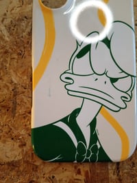 Disney iPhone 17 maskica s retro vintage motivom Paje Patka, prugasti dizajn, zaštitna stražnja maska, s mrljom na poleđini (korišteno) (stanje: vidi 2. sliku) 2