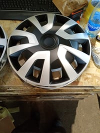 Capace roți AUTO-STYLE Revo-VAN pentru autoutilitare, 15 inch, argintiu/negru (bombat) — 3 bucăți — fără 1 capac rupt (stare: vezi a 2-a poză) 3