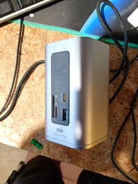 Dokovacia stanica Baseus Nomos Air USB-C 12 v 1, 2x4K HDMI — chybná, na náhradné diely: Nenabíja sa (stav: pozri 2. obrázok) 2