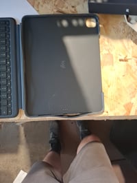 Klávesnicové puzdro Logitech Combo Touch pre iPad Pro 13" (M4/M5) 2024/2025 — vonkajší gumený kryt sa odlepuje (stav: viď 2. obrázok) 3