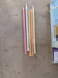 Sada farebných ceruziek Faber-Castell Colour Grip Unicorn Special Edition — 5 ks (zvyšková súprava z pôvodnej), vodou rozmyvateľné pastelové trblietavé ceruzky, s nálepkou 4