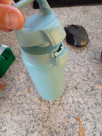 SIGG Shield Therm One termos boca 0,5 L sivo-plava - NEISPRAVNO: — neispravno, djelomično radi: slomljen zatvarač poklopca (stanje: vidi sliku 2) 2