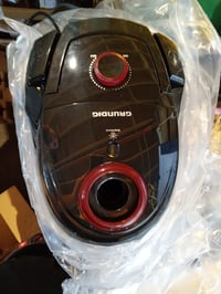Aspirator cu sac Grundig VCC 3850 A, 800 W, 2,1 L, negru/roșu - capac zgâriat, funcțional, stare ca nouă (pentru stare, vezi a 2-a poză) 2
