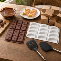 Édes bonbonműhely: 6 blokkos szilikonforma + 12 üreges banánforma + 2 db spatula + 24 db kraft doboz 1