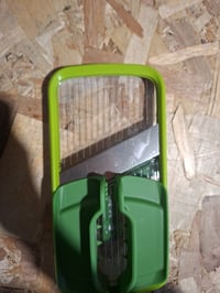 Joseph Joseph Multi-Grip nastaviteľný kuchynský krájač na zeleninu a cibuľu s 3 hrúbkami krájania a precíznym držiakom, zelený 3