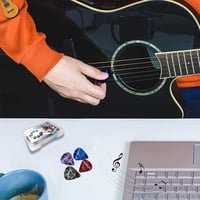 Gitárpengető szett 12db, 3 vastagságban, többszínű, pengetőtartóval 3