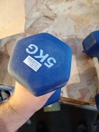 Amazon Basics neoprénové jednoručné činky, pár, 5 kg, modré, šesťhranná sada činiek na silový tréning a fitness, 2 ks 4