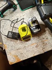 Ryobi RY18LMX40A-150 18V ONE+ Brushless Akkus Fűnyíró 40 — hibás, részben működik: görbült tolóvilla, nem rögzül (állapot: lásd a 2. képet) 3