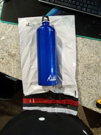 Bidon din aluminiu Laken Futura cu capac cu filet și deschidere îngustă, cu mâner, 1,5 L, albastru - exterior zgâriat (stare: vezi a 2-a fotografie) 2