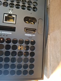 Herná konzola Microsoft Xbox Series X 1TB čierna, repasovaná súprava ovládača a konzoly s drobnými škrabancami pri HDMI porte 2