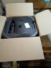 GARDENIX Stojan na slnečník štvorcový, hnedý, plast s ratanovým vzhľadom, plniteľný vodou alebo pieskom, do záhrady a na terasu, 12 litrov, 39x39x13 cm 2