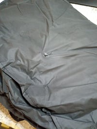 Skladacia skriňa na oblečenie WENKO Deep Black 75x150x50 cm — chybná, čiastočne funkčná: Poťah je roztrhnutý (stav: pozri 2. obrázok) 2