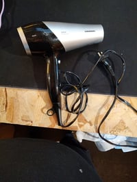 Grundig HD 6080 B ionsko sušilo za kosu 2200W, 3 razine temperature, 2 brzine puhanja, crno/srebrno – bez dodatnih nastavaka (stanje: vidi 2. sliku) 2