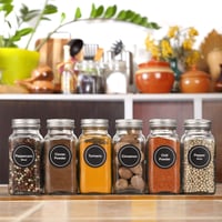 Alouweekuky 24 db-os Szögletes Fűszertartó Készlet 120ml-es Üvegekkel, Szórófedéllel és Kiegészítőkkel 4