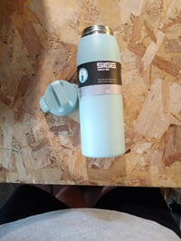 Nerezová fľaša na vodu SIGG Shield ONE, 1 l, na sýtené nápoje, nepriepustná, bez BPA — používaná (stav: pozri 2. obrázok) 2