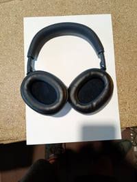 Bezdrôtové slúchadlá s potlačením hluku Sony WH-1000XM6, farba Midnight Blue — magnetické puzdro a nabíjací kábel (stav: pozri 2. obrázok) 2