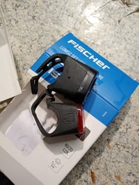 Fischer Square set svjetala za bicikl 90 lm, 40/20 Lux — neispravno, djelomično radi: potrgan remen, bez USB kabela (stanje: vidi 2. sliku) 3