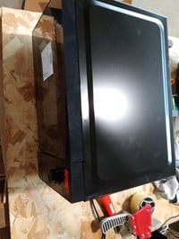 Voľne stojaca mikrovlnná rúra Siemens iQ300 FE023LMB2 — chybná, čiastočne funkčná: Dvierka sa nedajú otvoriť a ovládací panel je uvoľnený (stav: viď 2. obrázok) 3