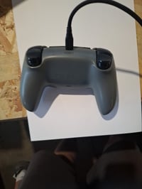 Bezdrôtový ovládač PlayStation DualSense pre PS5 — chybný, na náhradné diely: Obe páčky na ovládači majú drift (stav: pozri 2. obrázok) 6