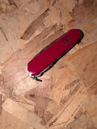 Vreckový nôž Victorinox Huntsman 91 mm červený, 15-funkčný švajčiarsky nôž s čepeľou, vývrtkou a otváračom na konzervy (stav: pozri 2. obrázok) 2