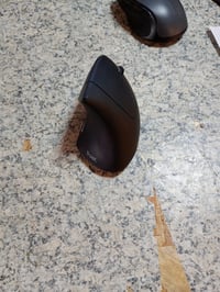 Mouse vertical ergonomic wireless Trust Verto - roșu — Fără capacul bateriei (stare: vezi a 2-a imagine) 2