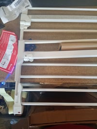 Poartă de siguranță cu închidere automată hauck, albă, fără găurire, lățime reglabilă 75-80 cm, deschidere cu o singură mână, pentru copii și câini 3