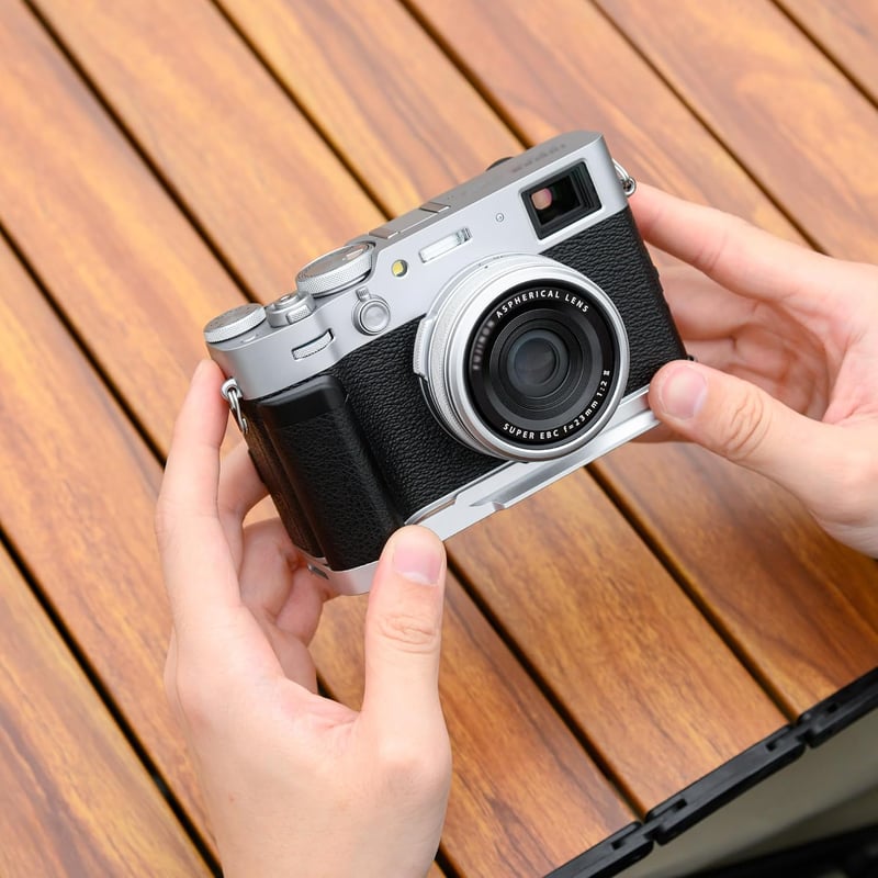 Fujifilm X100VI/V/F fém markolat - Arca Swiss gyorscsatlakozó talppal, ezüst