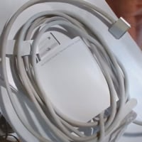 Apple USB-C MagSafe 3 kabel za punjenje, 2 m, pleteni, kompatibilan s MacBook Air i MacBook Pro uređajima — boja je izblijedila (stanje: vidi 2. sliku) 2