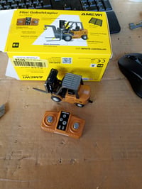 Mini stivuitor metalic RC Amewi, scară 1:64, 8 — defect, funcționează parțial: fără furcă și cârlig (stare: vezi poza a 2-a) 4