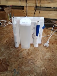 Oral-B OxyJet set za njegu zubi, 2 komada, električni oralni tuš bijelo/plavi — bez nastavaka za četkicu (stanje: vidi 2. sliku) 2