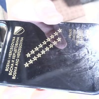 Obeezon maska za iPhone 17 Pro Max s uzorkom putovnice Bosne i Hercegovine, crna putna maska za telefon, poklon za bosanski ponos 2