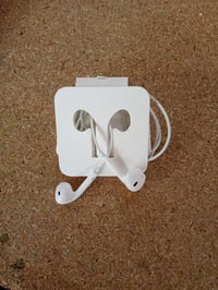 Căști Apple EarPods cu conector USB-C, alb, cu fir, cu microfon și control volum, compatibile cu iPhone 15 și iPad, utilizat 2