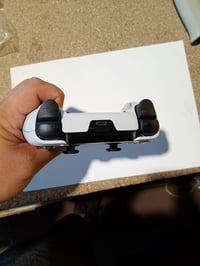 Bezdrôtový ovládač PlayStation DualSense Edge kompatibilný s PS5 a PC, čierno-biely, s vymeniteľnými joystickmi, zadnými tlačidlami a nastaviteľnými spúšťami 4