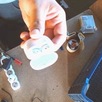 Xiaomi Redmi Buds 8 Active TWS Bluetooth slušalice, bijele, polu-in-ear, titanijska membrana od 14,2 mm, snažan bas, 37 sati baterije. Lijeva slušalica ne radi. 2