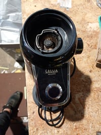 Râșniță de cafea Gaggia MD15 cu recipient pentru boabe de 300 g — defectă, funcționează parțial: sistem de fixare a recipientului de cafea deteriorat (stare: vezi poza 2) 2