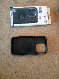 Obal Quad Lock MAG na iPhone 15 Pro – ochranný kryt s magnetickým uchytením, čierny, používaný 2