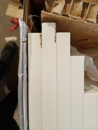 vidaXL Dulap suspendat deasupra patului cu LED-uri, alb, 140x17x102 cm, spațiu de depozitare pentru dormitor — colț crăpat (stare: vezi a 2-a imagine) 2