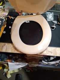 MSV CLÉO MDF WC-ülőke – Bézs – Fényes – Ø 370x450 mm — hibás, részben működik: törött felhajtást segítő műanyag (állapot: lásd a 2. képet) 4