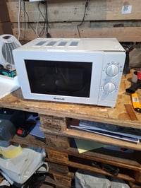 Cuptor cu microunde Brandt SM2016W, 20L, 700W, alb, 6 nivele de putere — defect, pentru piese: ușă și panou de control deteriorate (stare: vezi a 2-a fotografie) 2