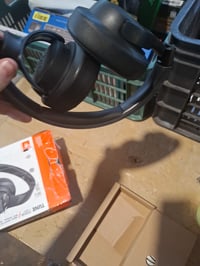 Bluetooth slúchadlá JBL Tune 720BT, čierne, 76-hodinová výdrž batérie, skladacie — na súčiastky / na rozobratie, v takom stave, v akom sú (stav: pozri 2. obrázok) 5