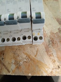Istič Siemens 10A pre fázový a nulový vodič, balenie 10 ks, ochrana elektrických obvodov, použité 4