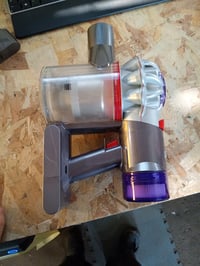 Bežični usisavač Dyson V8 Advanced, 130 AW — neispravan, za dijelove: ne uključuje se, samo treperi LED dioda (stanje: vidi 2. sliku) 3