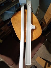 Lampă de birou cu clemă LED FeinTech LTL00320E 80 — defectă, pentru piese: nu se alimentează, conector ars (stare: vezi poza 2) 3