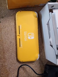 Prijenosna igraća konzola Nintendo Switch Lite u žutoj boji, standardno izdanje, rabljeno stanje 6