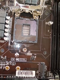 H310 LGA 1151 Micro ATX gaming matična ploča – 8. i 9. gen — neispravna, djelomično radi: savijeni pinovi u utoru za procesor (stanje: vidi 2. sliku) 3