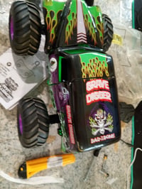 Monster Jam Smash 'n Bash Grave Digger távirányítós Monster Truck - Összetörik és — töltőkábel nélkül (állapot: lásd a 2. képet) 2