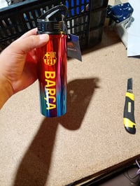 Hliníková fľaša FC Barcelona Hy-Pro 750 ml v prevedení Neochrome, skladacia — Na boku je preliačená (stav: pozri 2. obrázok) 4